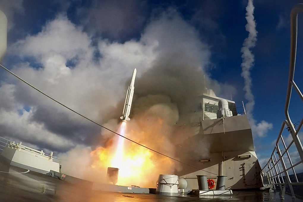 At Sea Demonstration 2015 Zr.Ms. De Zeven Provinciën 02.jpg